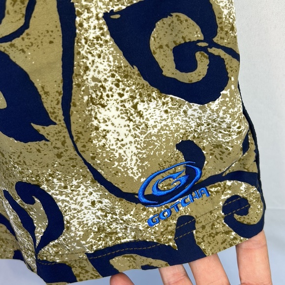 Gotcha Mens Swim Shorts with Velcro Fly and tie closure and back pocket like new - Picture 3 of 7